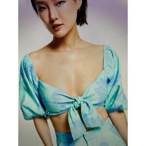 NWT LEYDEN Women’s tie front crop top size large